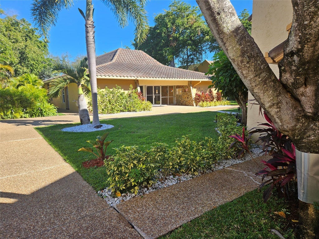 Photo of 959 SE 2ND Avenue #117, Deerfield Beach, FL 33441 (MLS # B26070296)