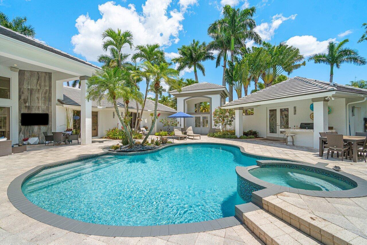 HOLLOWS / POLO CLUB - Residential