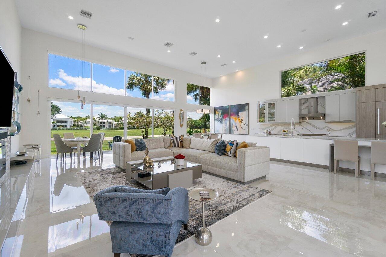 HOLLOWS / POLO CLUB - Residential