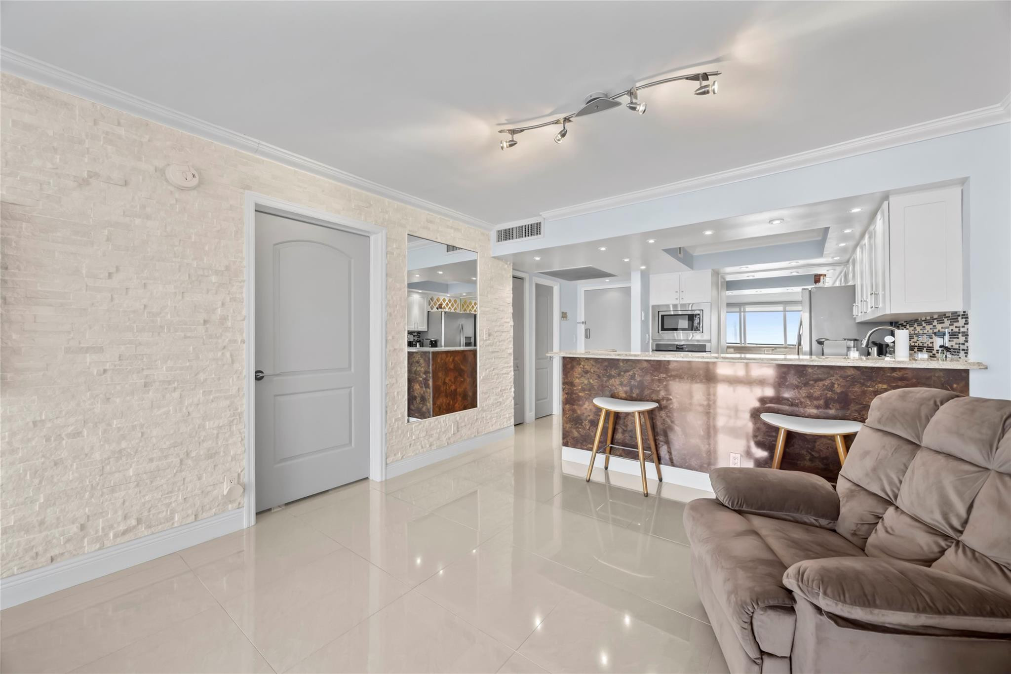 2030 S Ocean Drive 1216