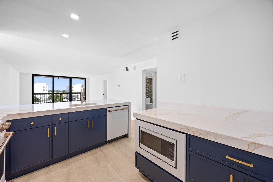 4800 Bayview Drive 901