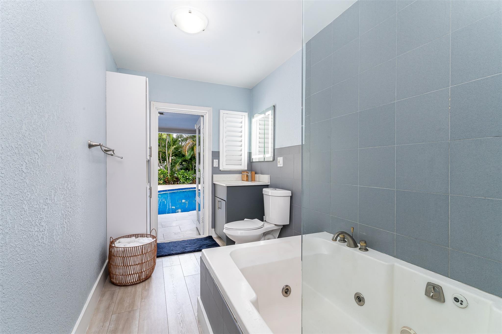 POMPANO ISLES - Residential