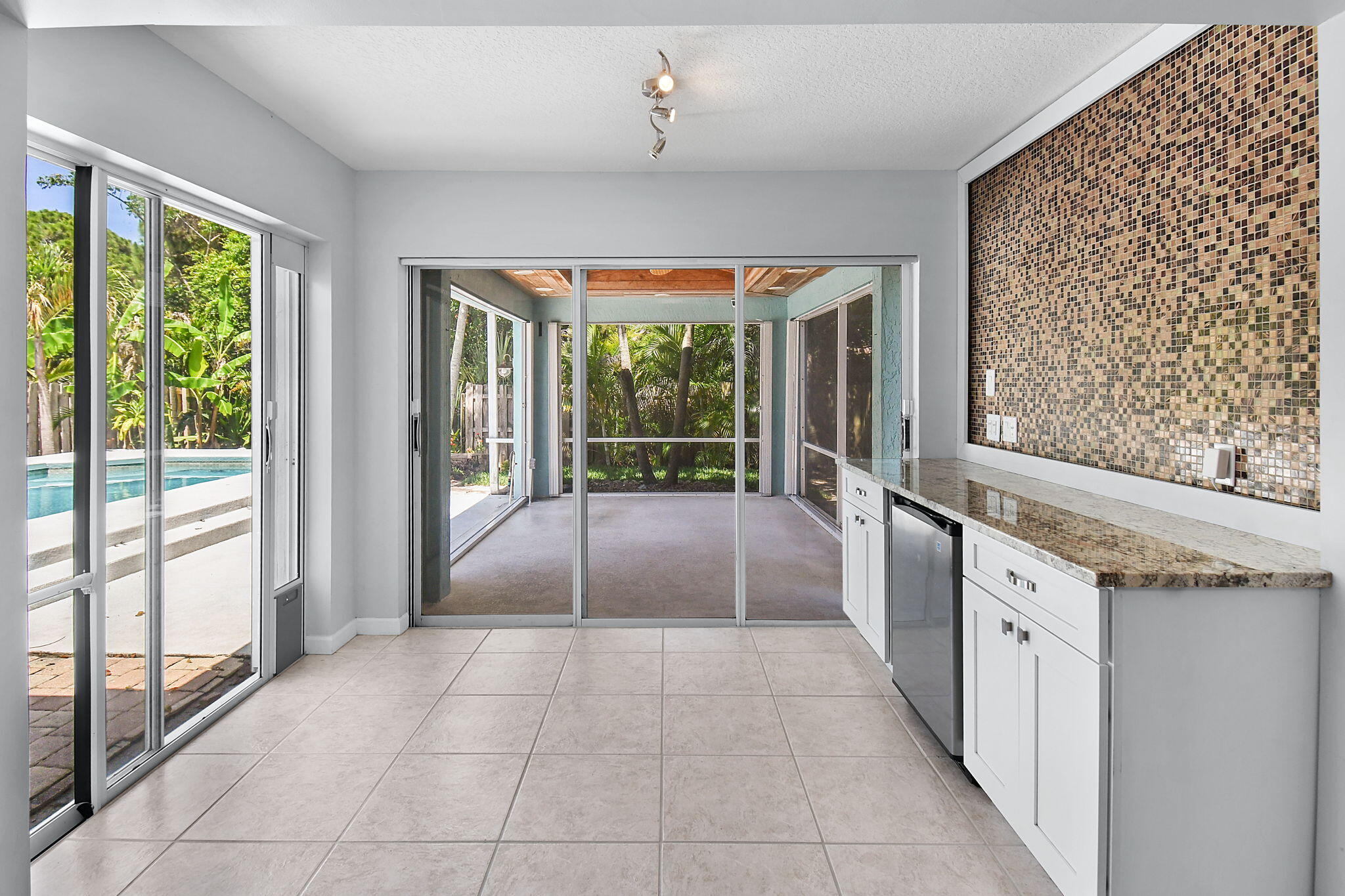 PINEAPPLE PLANTATION - Residential