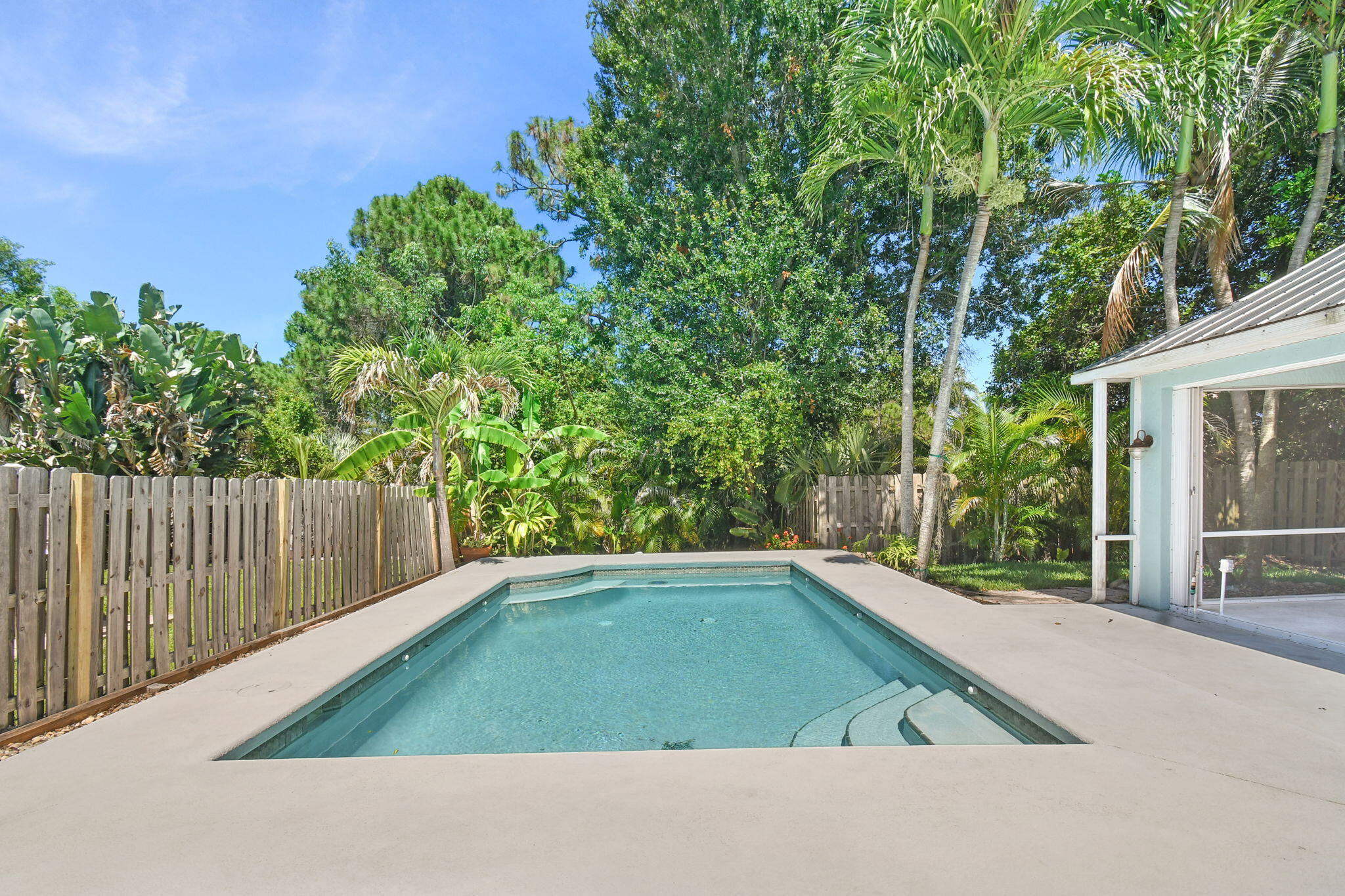 PINEAPPLE PLANTATION - Residential