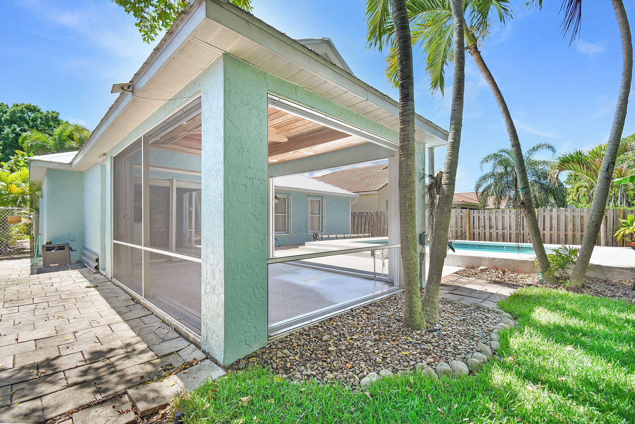 PINEAPPLE PLANTATION - Residential
