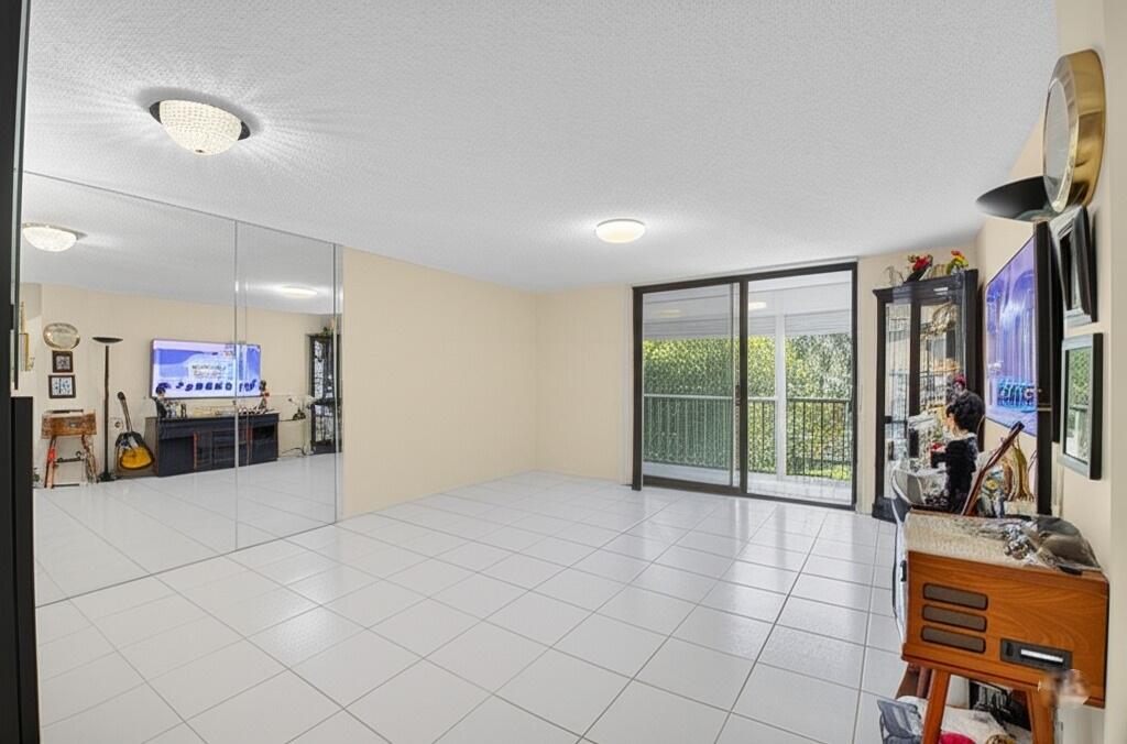5340 Las Verdes Circle 303