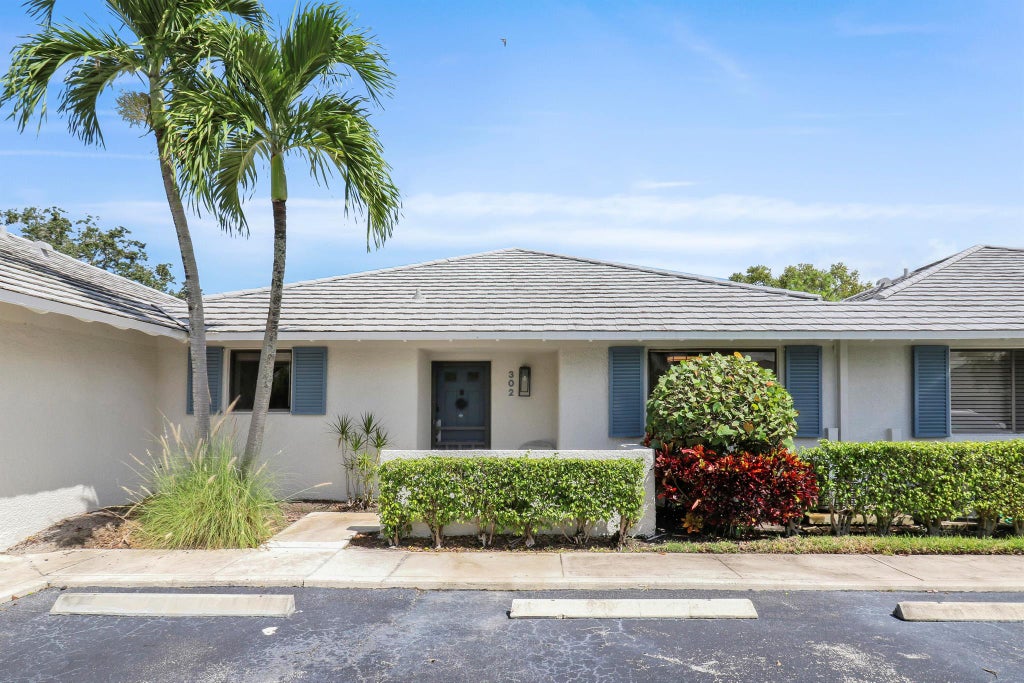 Photo of 302 Club Drive, Palm Beach Gardens, FL 33418 (MLS # R11019650)