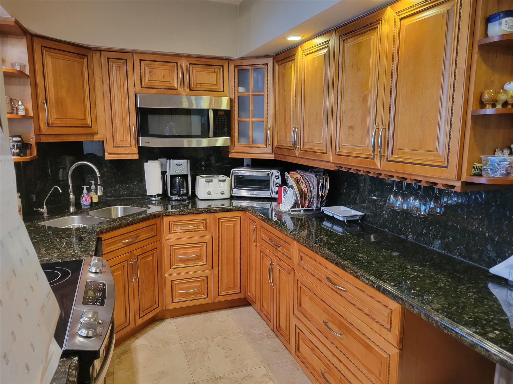 3233 NE 34th St 322