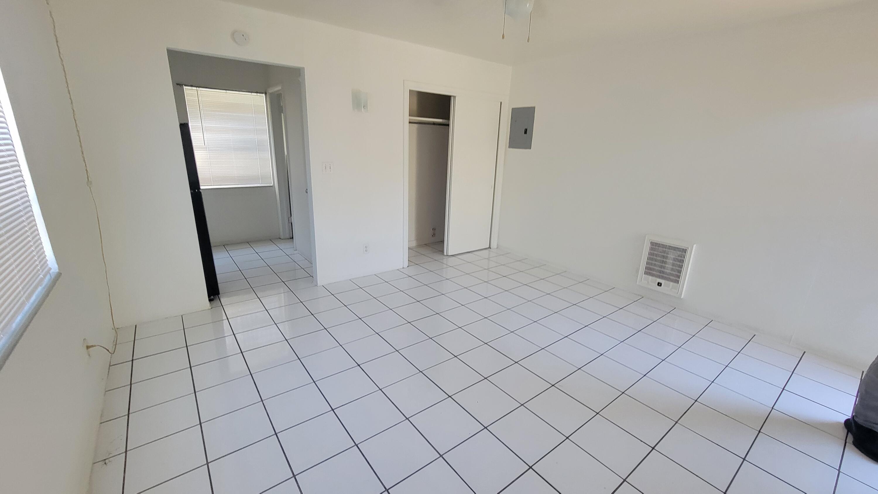 HOLLYWOOD - Residential Lease