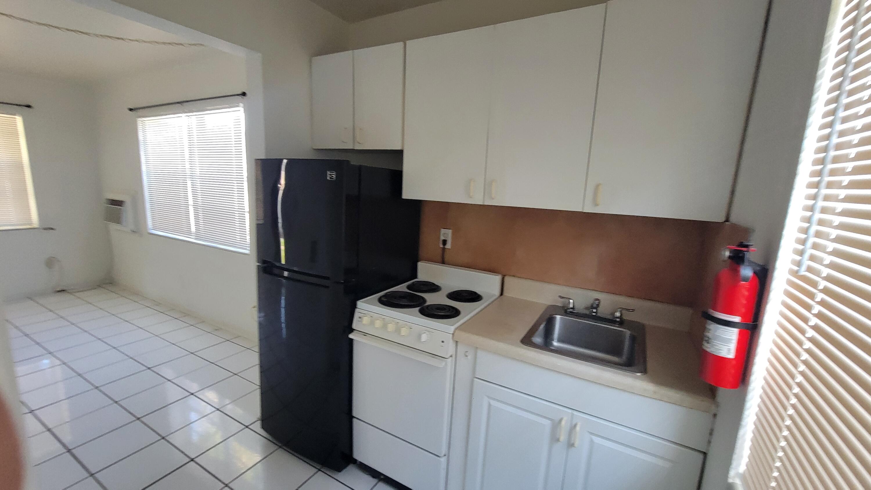 HOLLYWOOD - Residential Lease