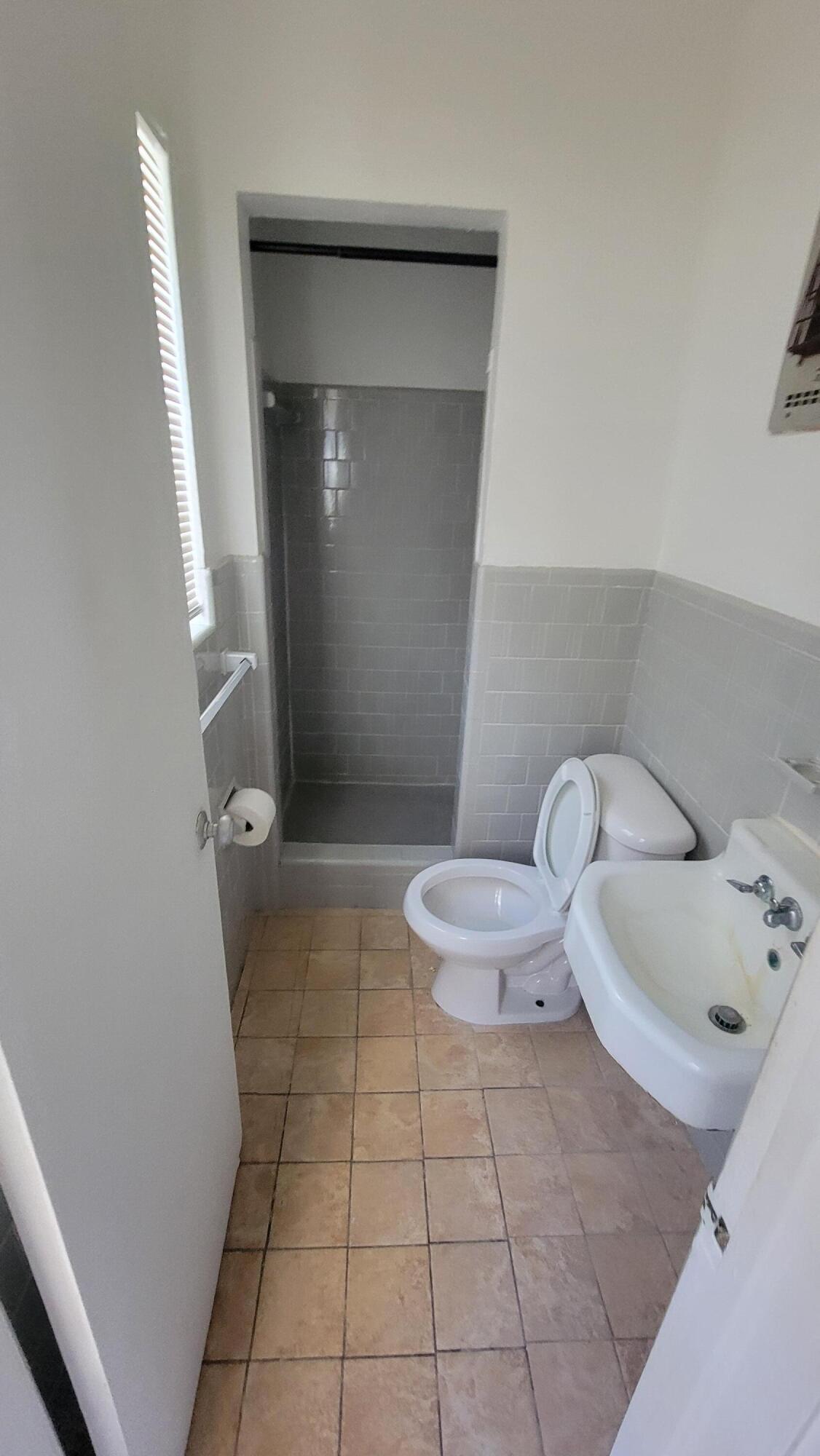 HOLLYWOOD - Residential Lease