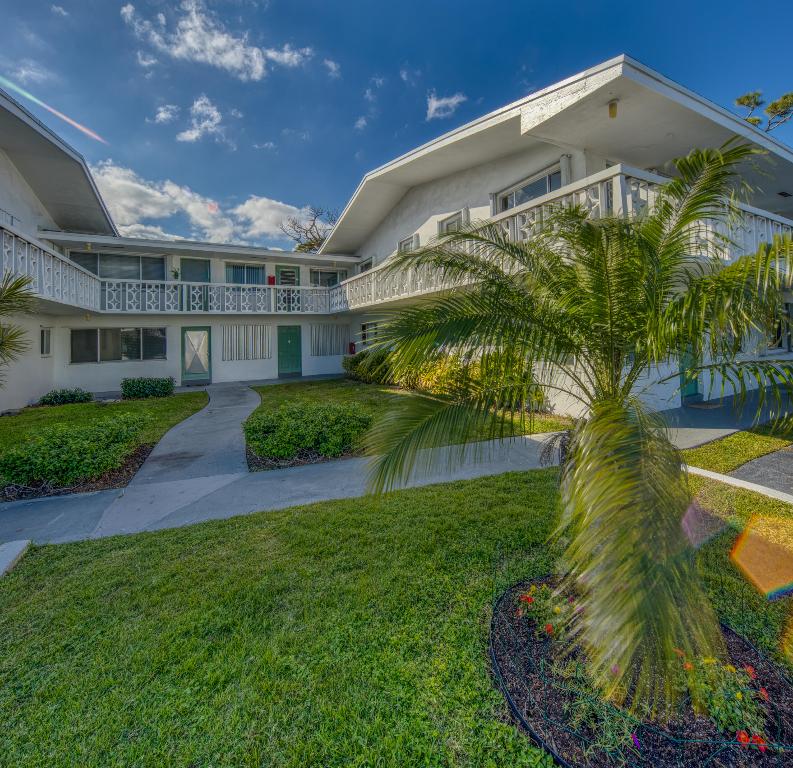 LAKESIDE POINT APT NO 2 COND DECL IN - Residential