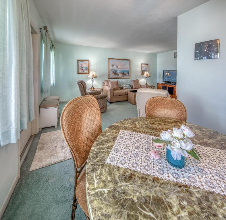 LAKESIDE POINT APT NO 2 COND DECL IN - Residential