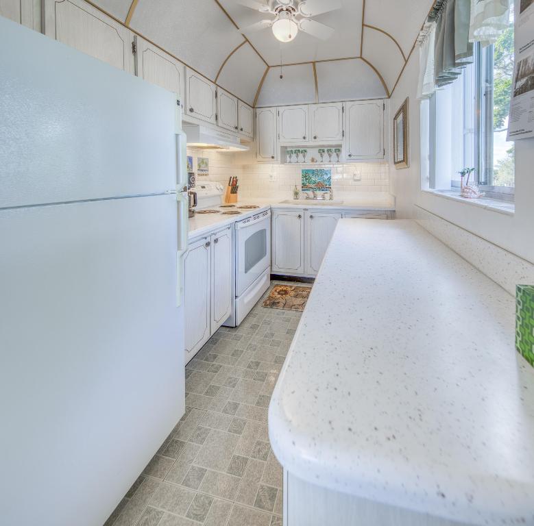 LAKESIDE POINT APT NO 2 COND DECL IN - Residential