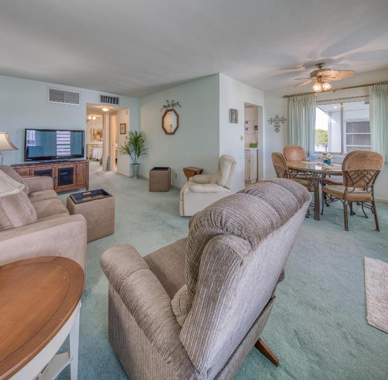 LAKESIDE POINT APT NO 2 COND DECL IN - Residential