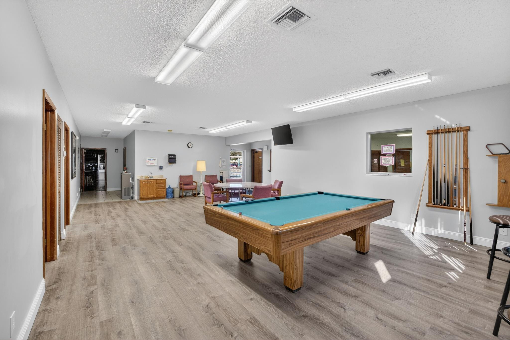 CRYSTAL COURT MANOR - Residential