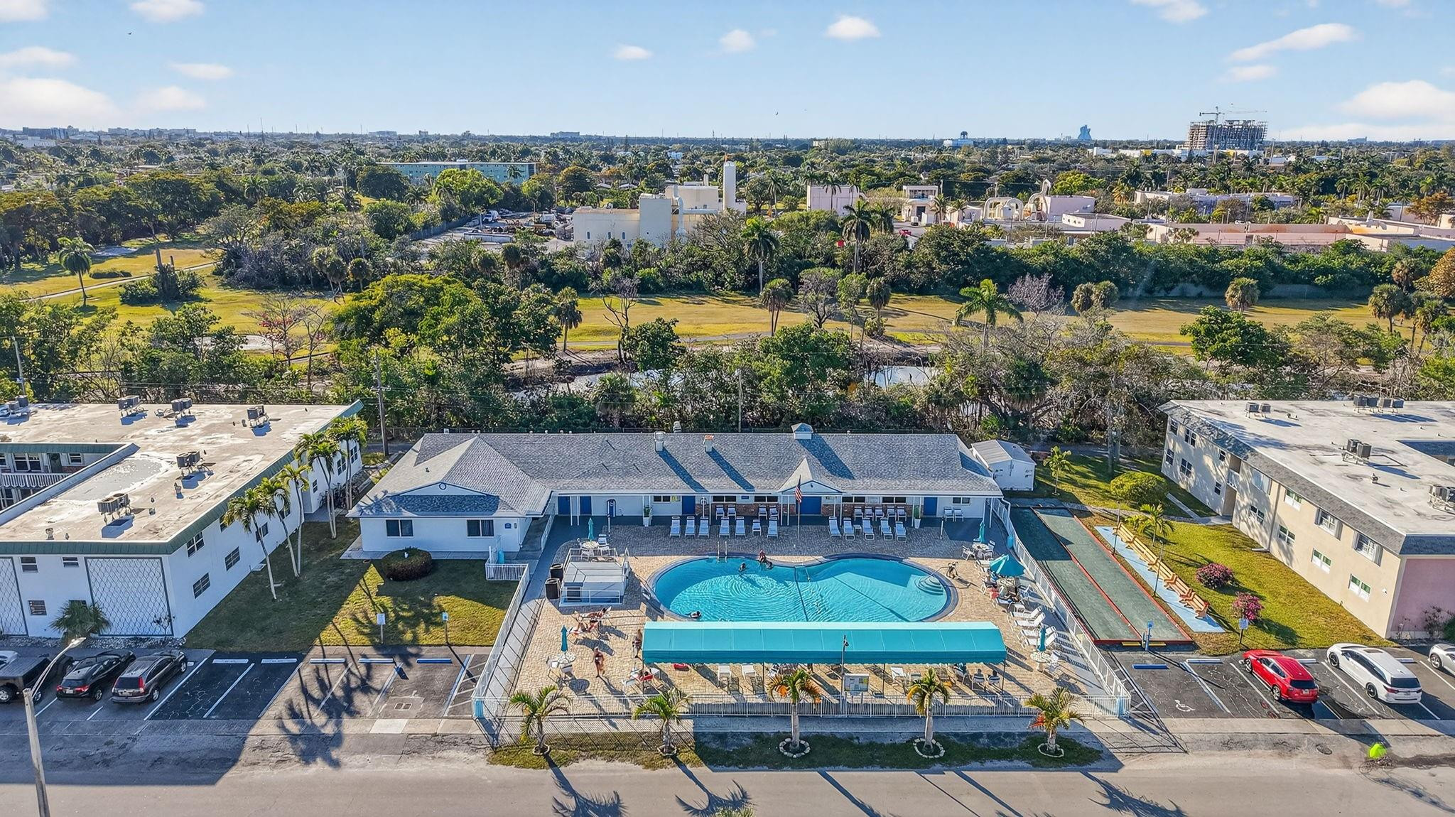 CRYSTAL COURT MANOR - Residential