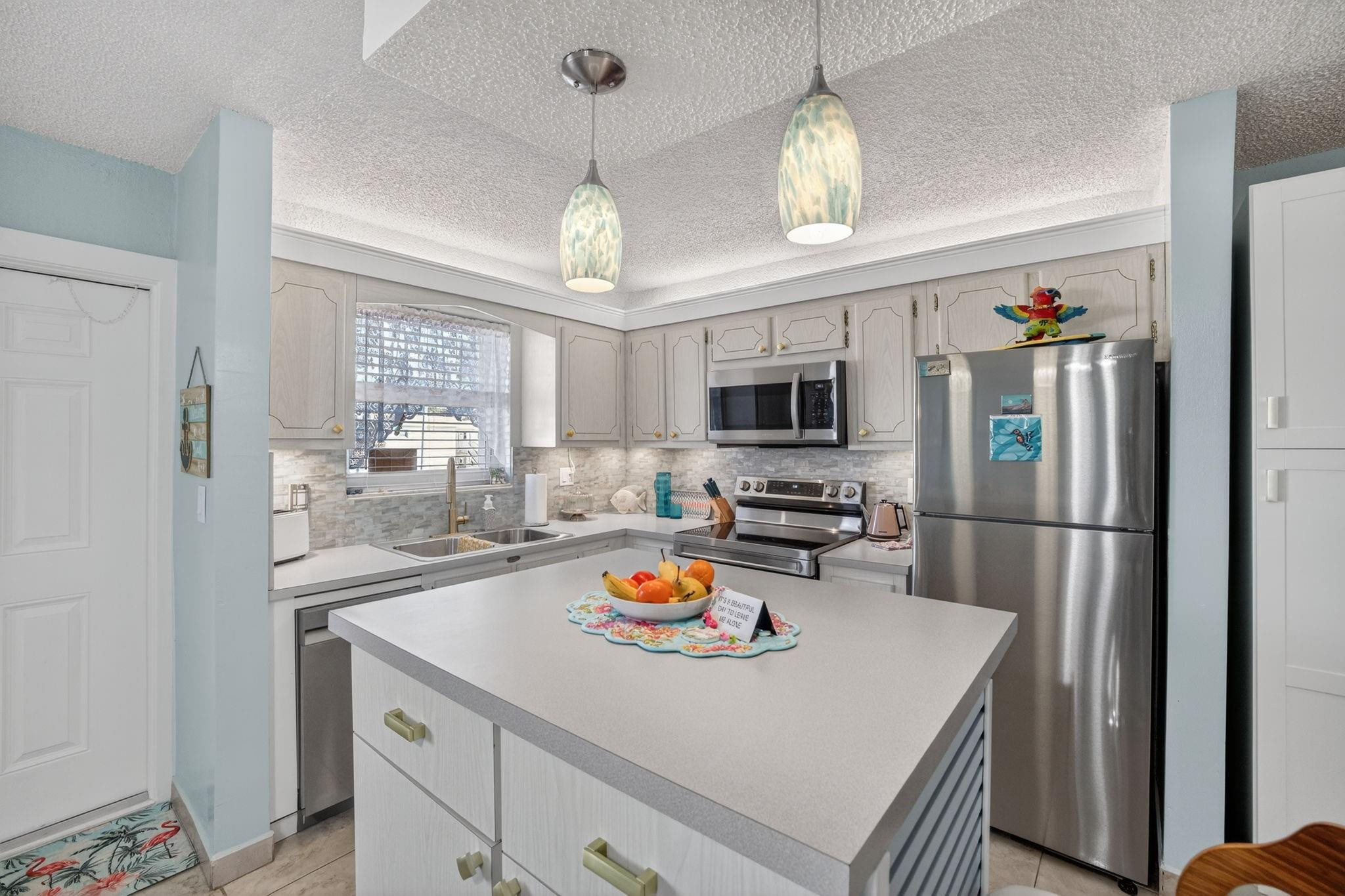 CRYSTAL COURT MANOR - Residential