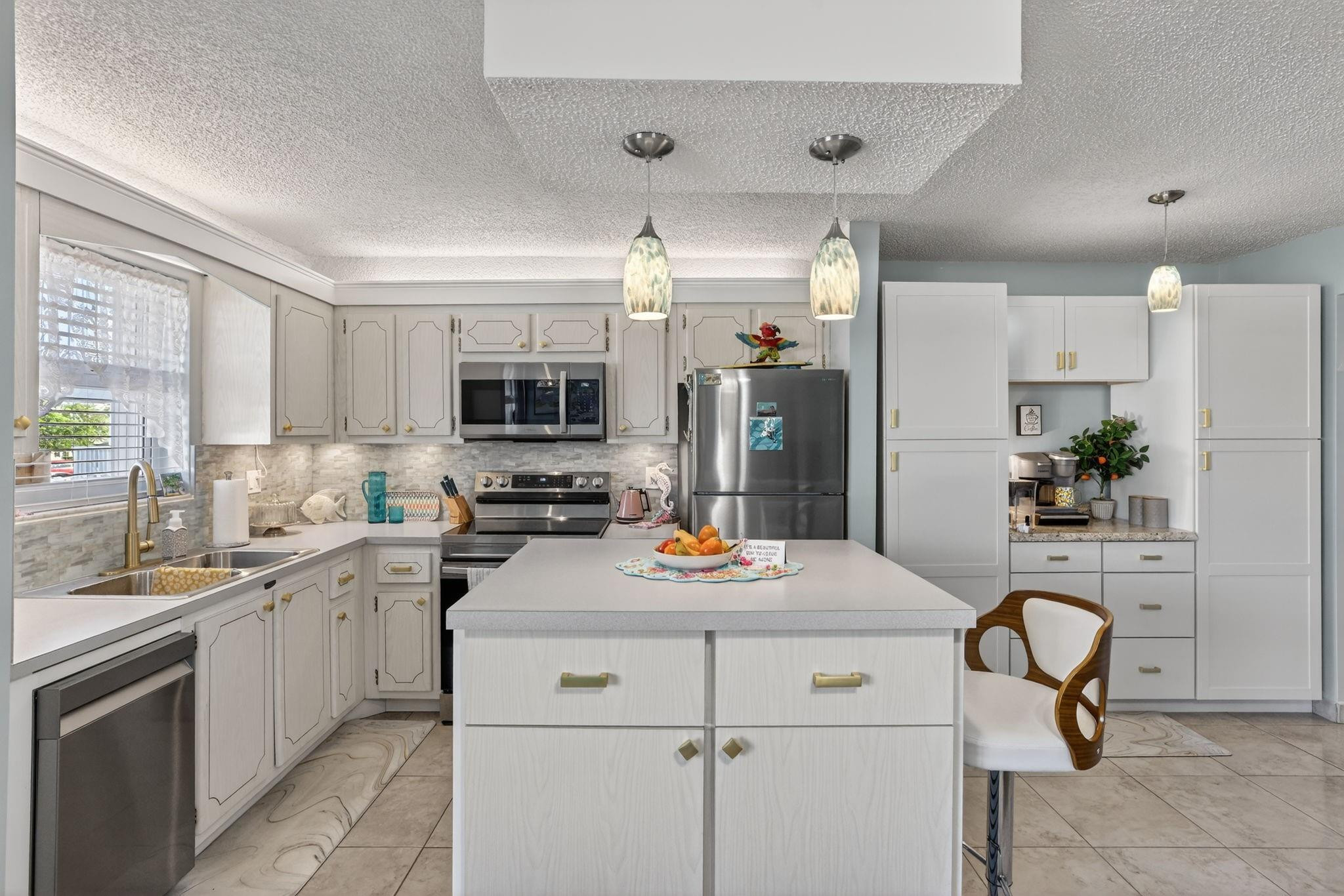 CRYSTAL COURT MANOR - Residential