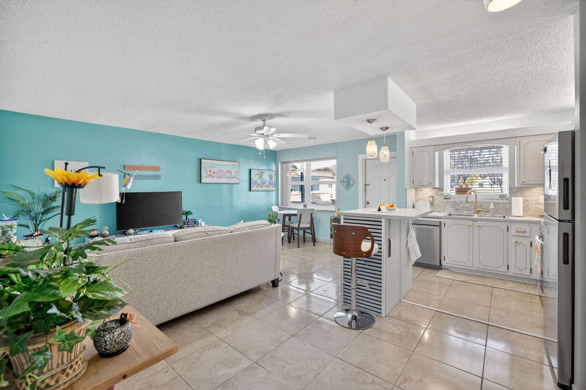 CRYSTAL COURT MANOR - Residential