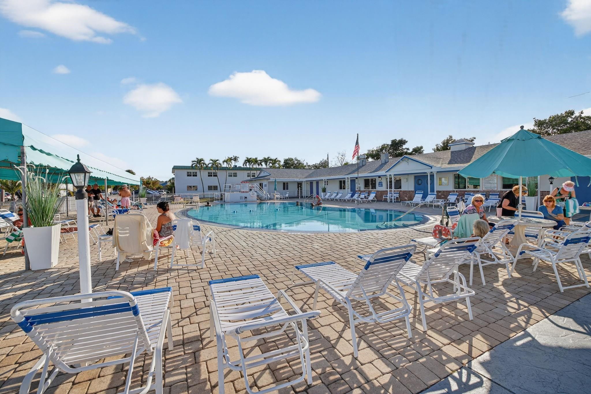 CRYSTAL COURT MANOR - Residential