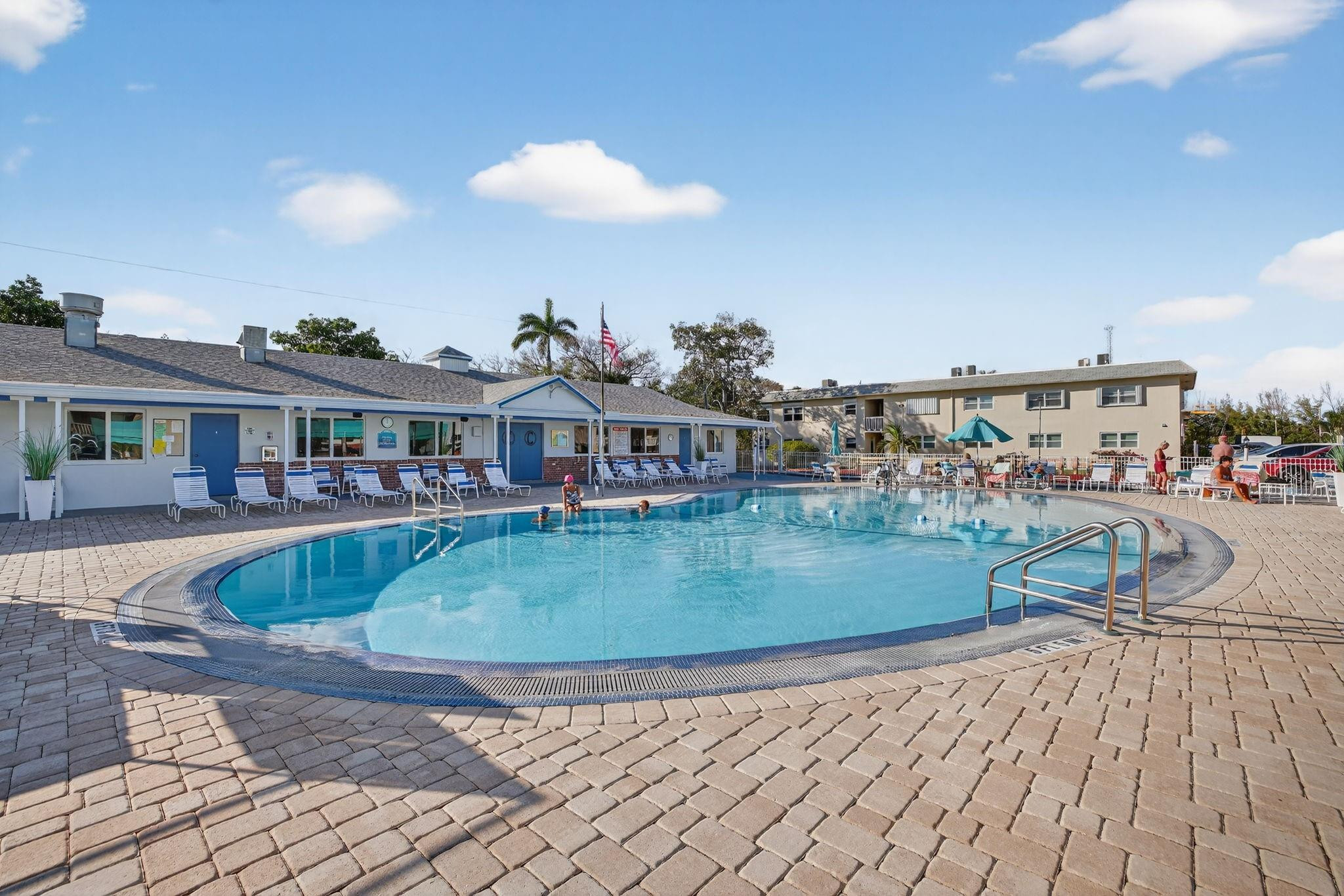 CRYSTAL COURT MANOR - Residential