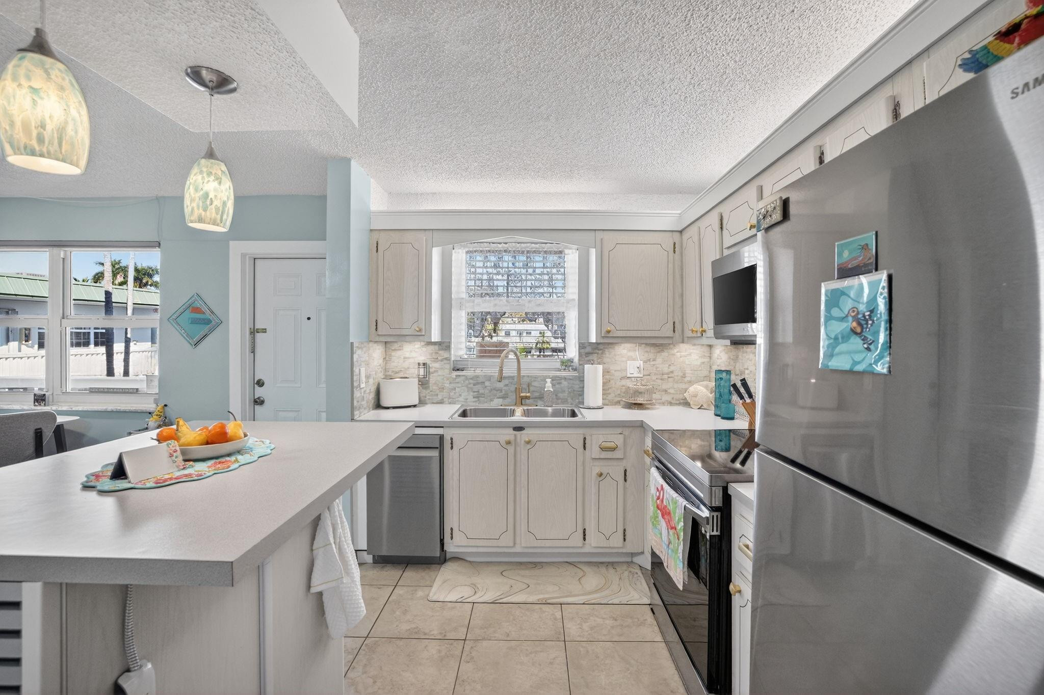 CRYSTAL COURT MANOR - Residential