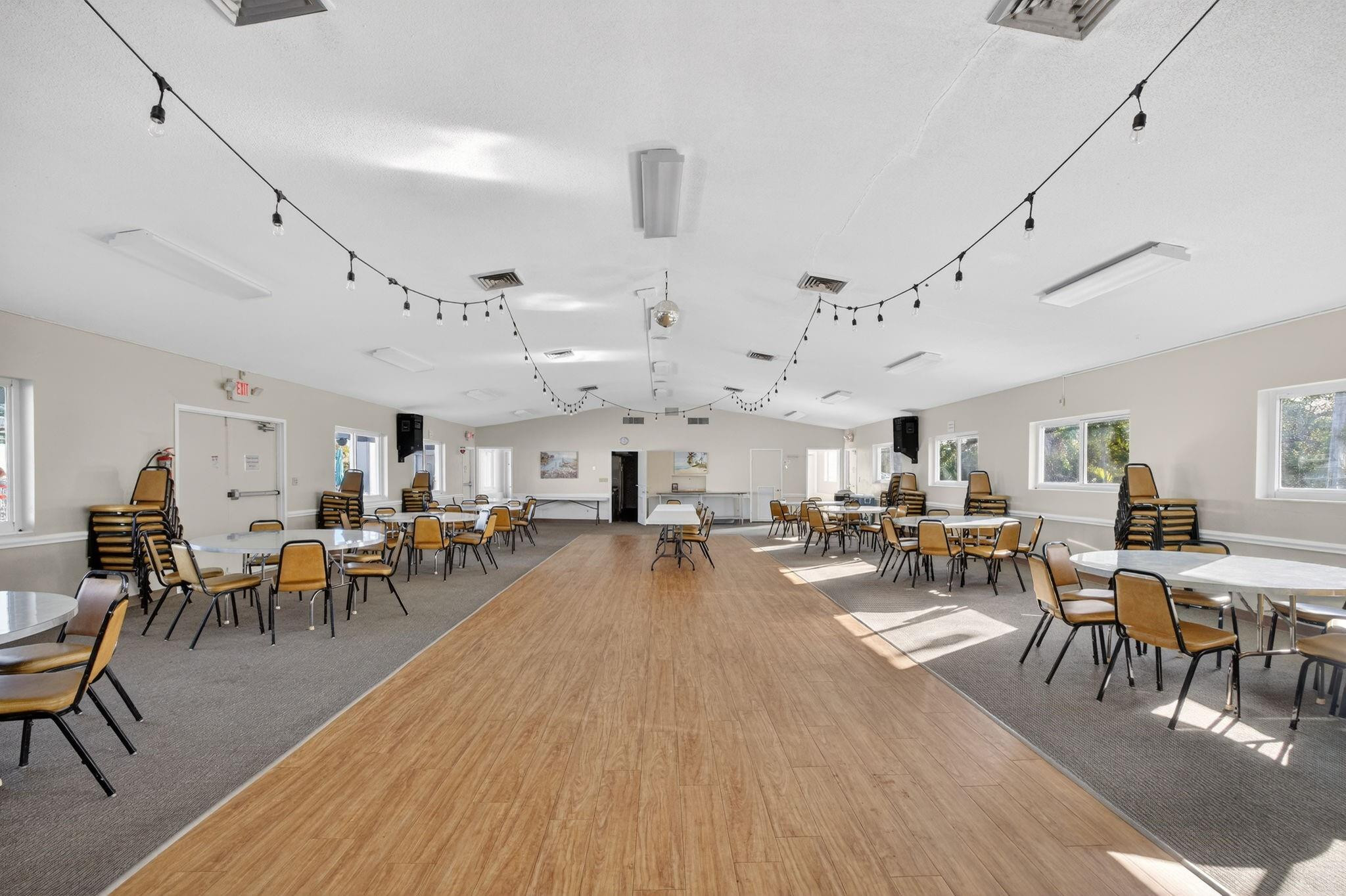 CRYSTAL COURT MANOR - Residential