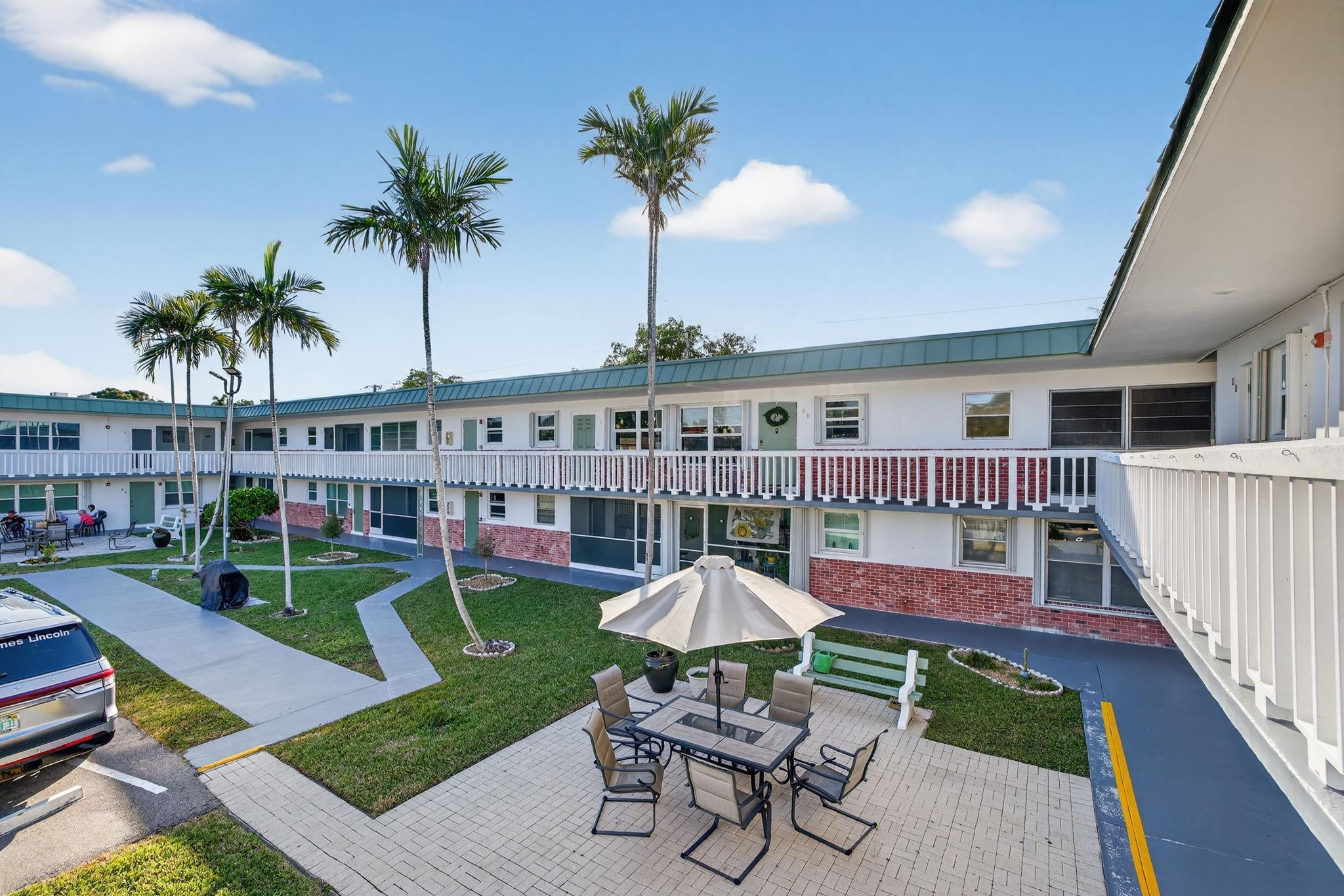 CRYSTAL COURT MANOR - Residential