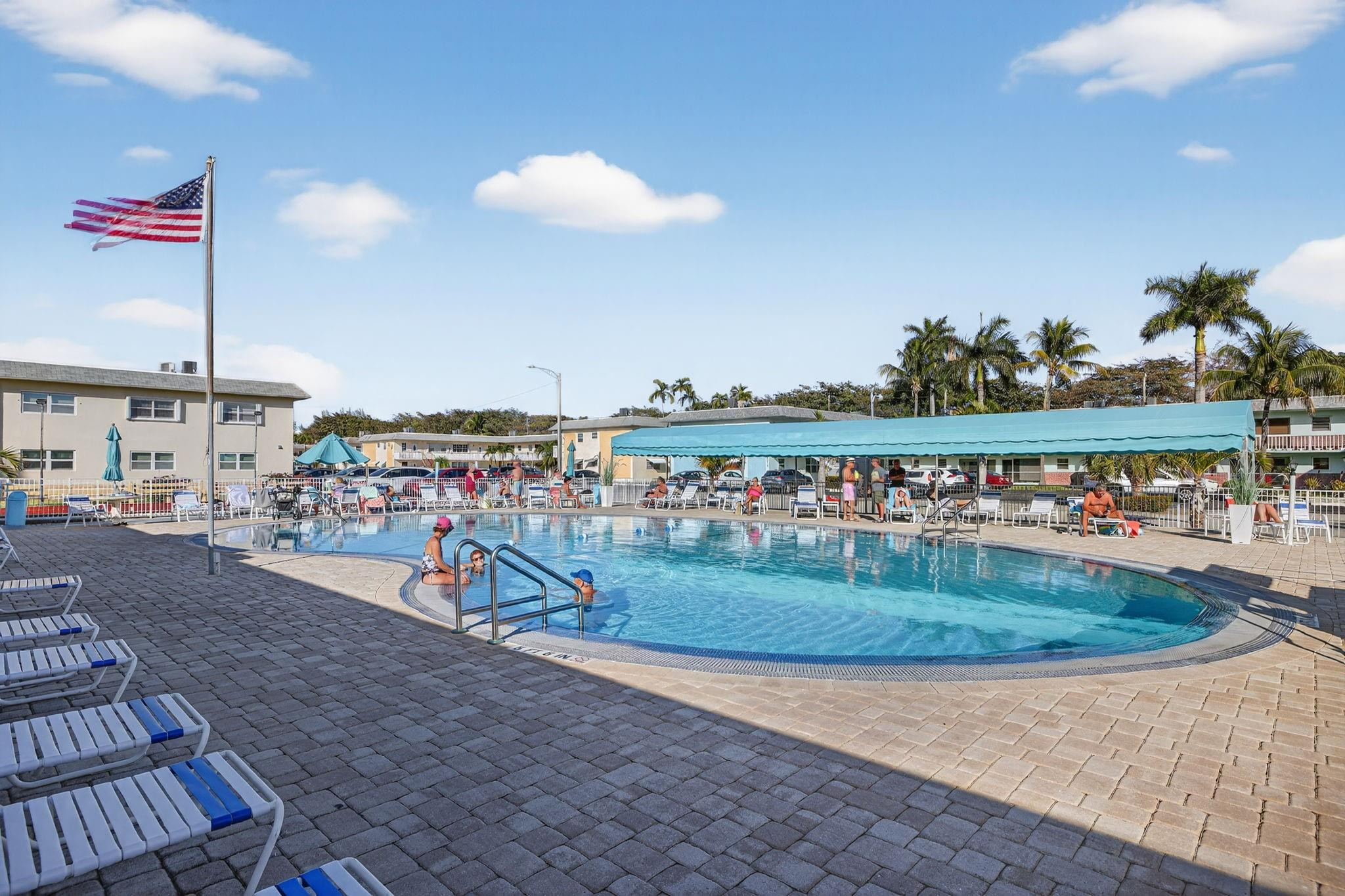 CRYSTAL COURT MANOR - Residential