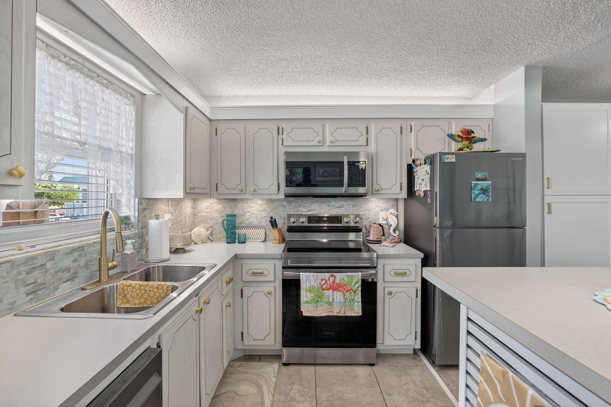 CRYSTAL COURT MANOR - Residential