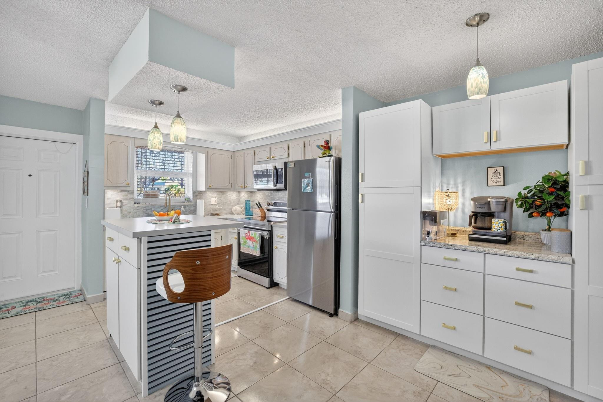 CRYSTAL COURT MANOR - Residential