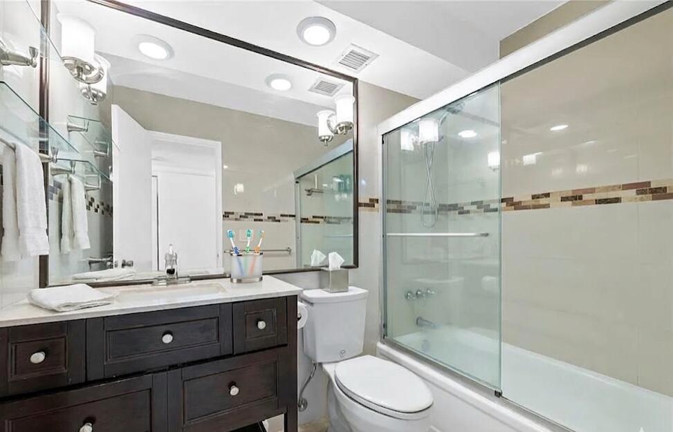 ADMIRALS PORT CONDO WEST BLDG - Residential
