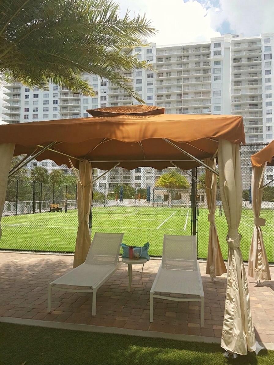 ADMIRALS PORT CONDO WEST BLDG - Residential
