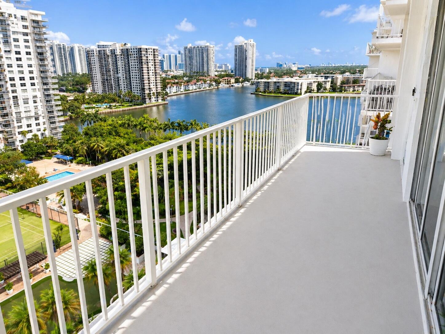 ADMIRALS PORT CONDO WEST BLDG - Residential