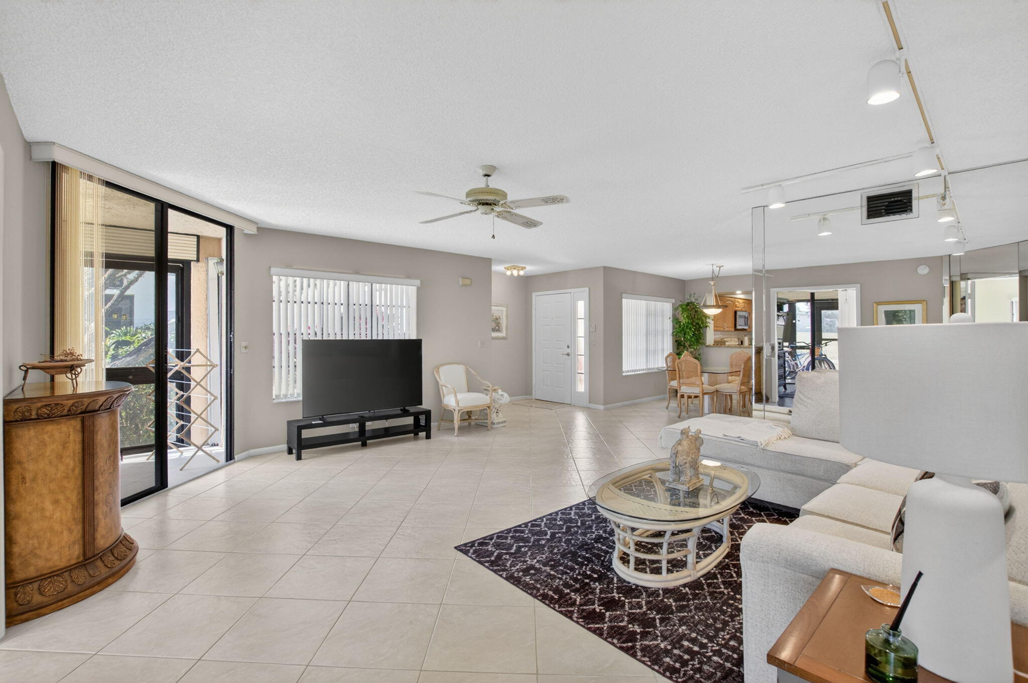 GLENEAGLES CONDO III - Residential Lease