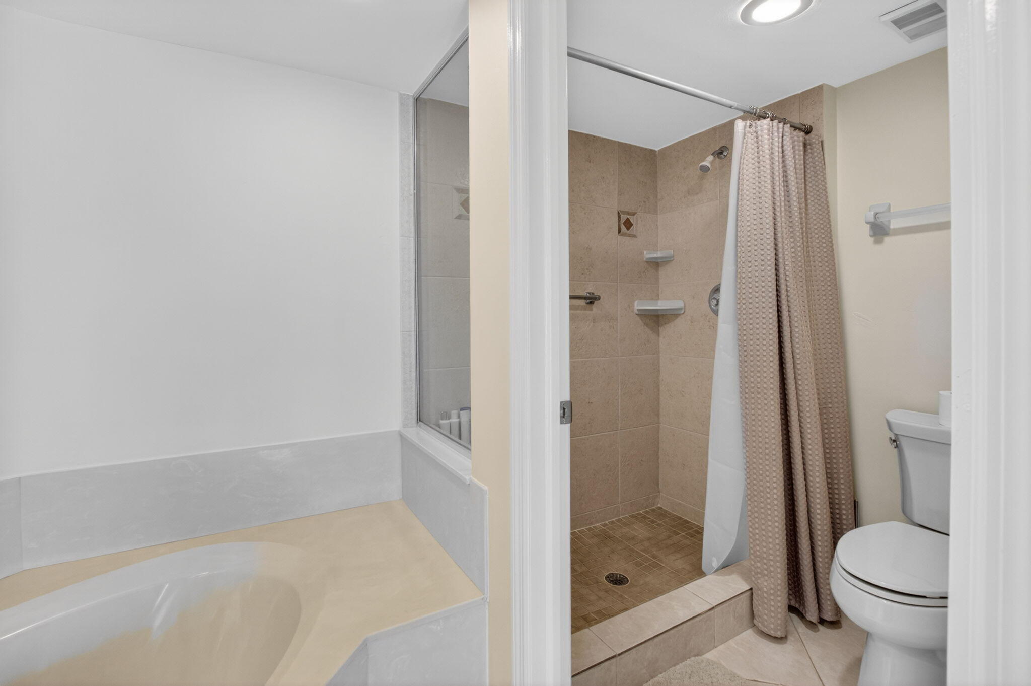 GLENEAGLES CONDO III - Residential Lease