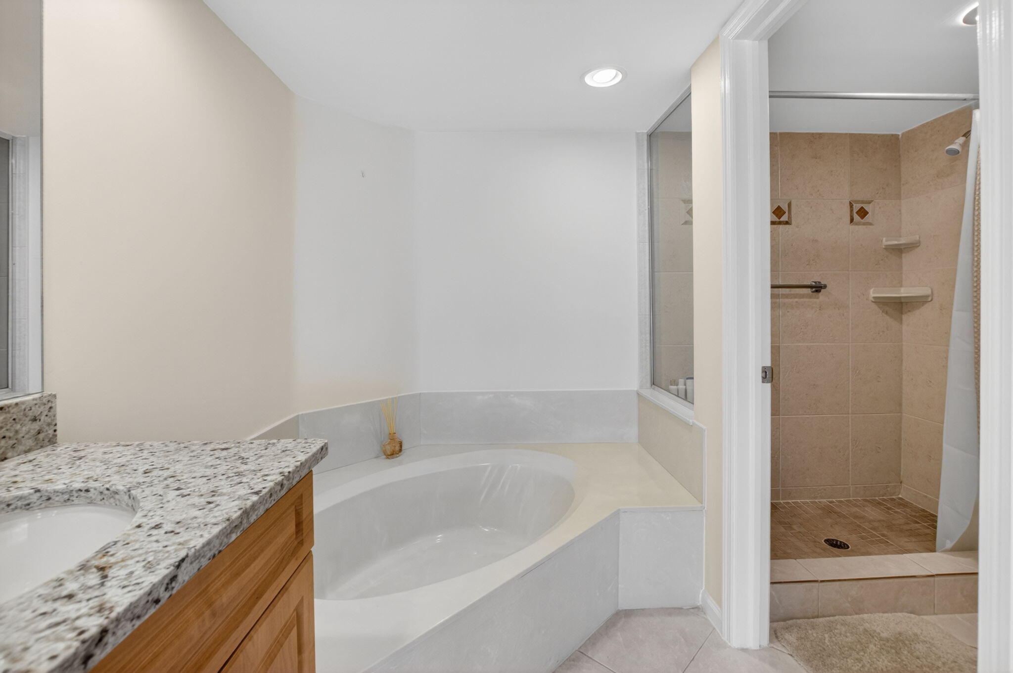 GLENEAGLES CONDO III - Residential Lease