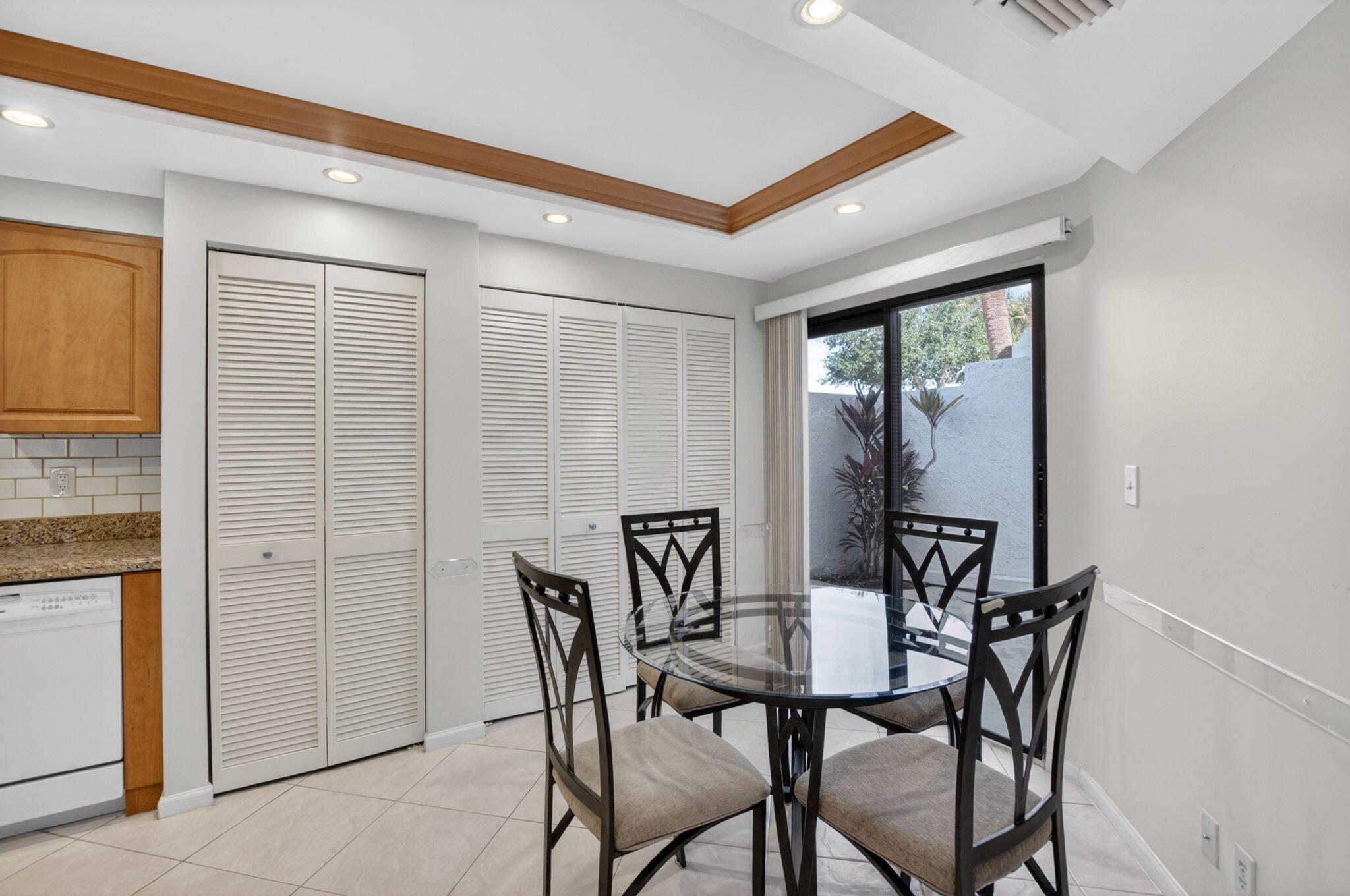 GLENEAGLES CONDO III - Residential Lease