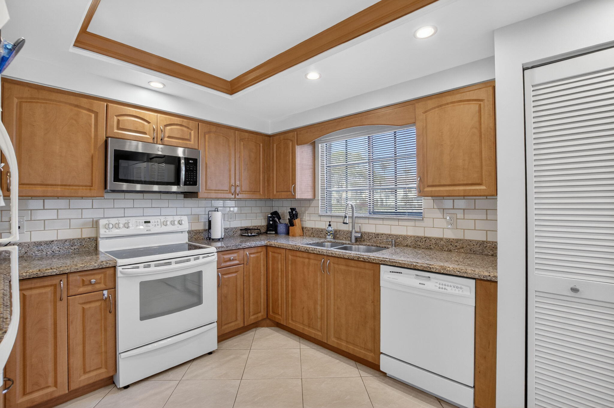 GLENEAGLES CONDO III - Residential Lease