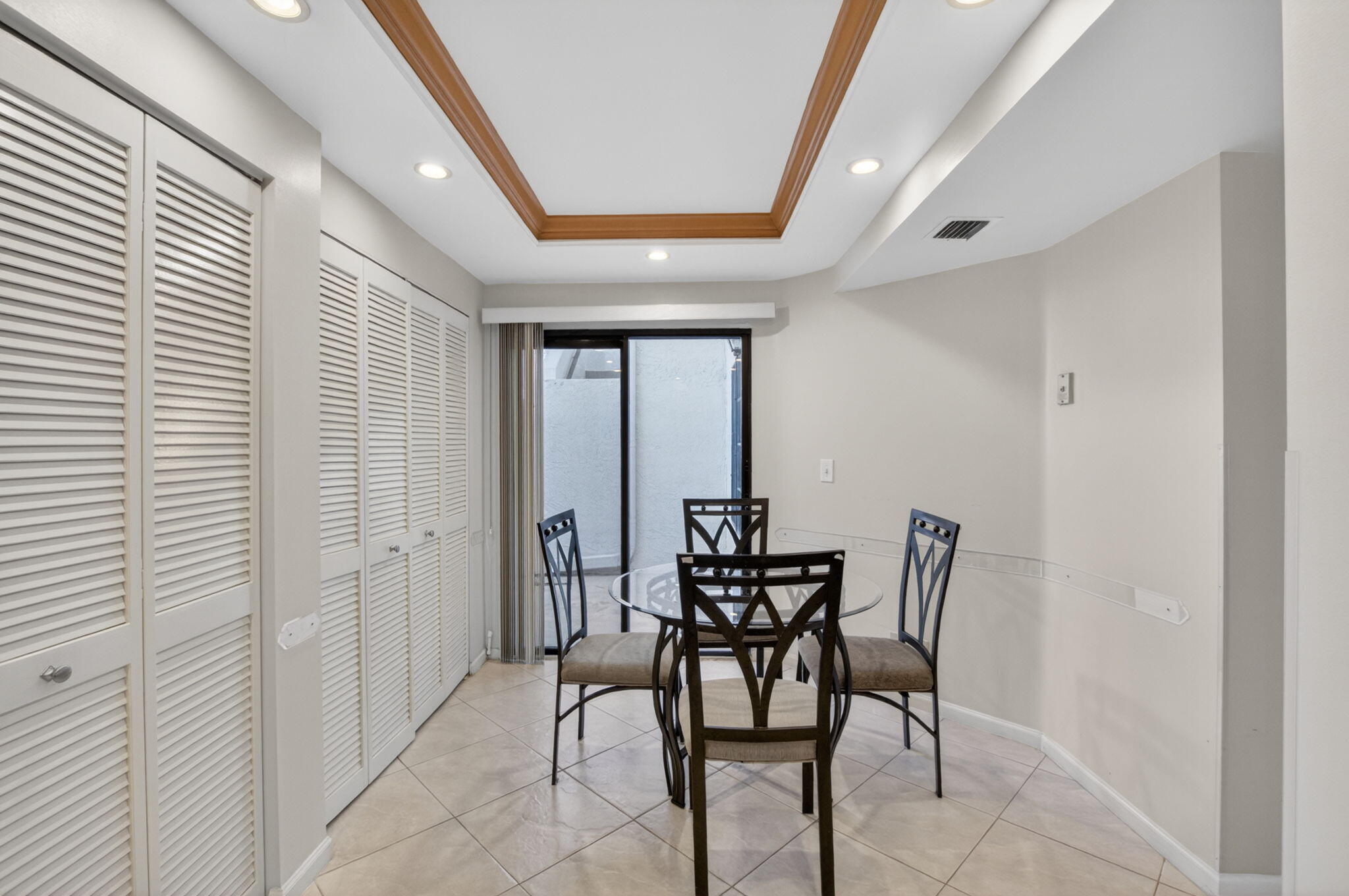 GLENEAGLES CONDO III - Residential Lease