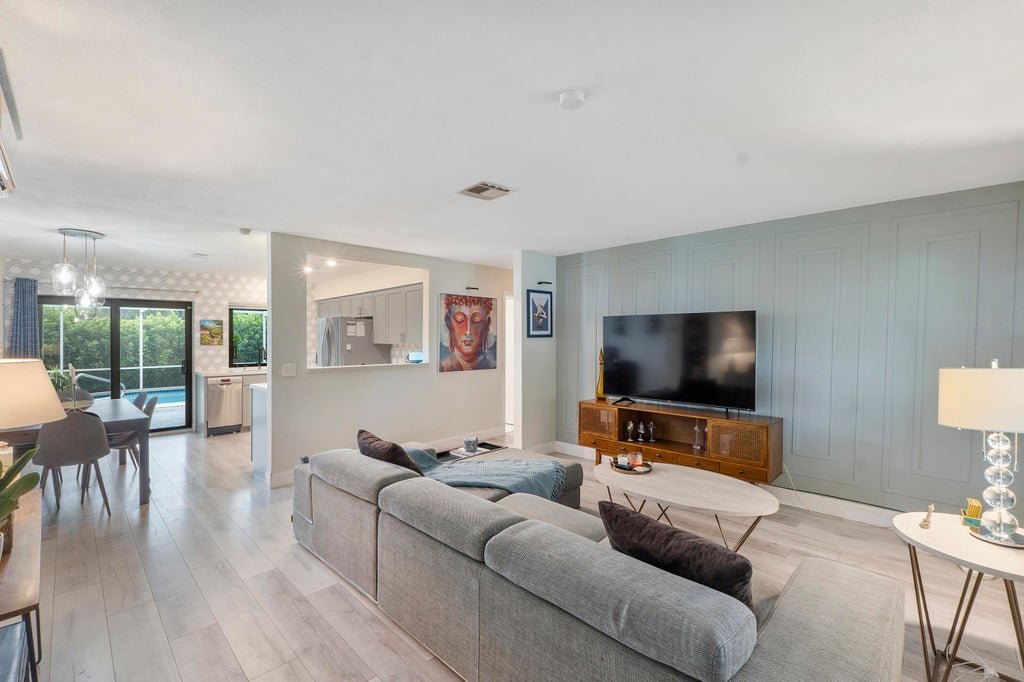 Photo of 4450 NW 19th Avenue, Oakland Park, FL 33309 (MLS # B26082612)
