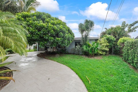 Tiny photo for 4450 NW 19th Avenue, Oakland Park, FL 33309 (MLS # B26082612)