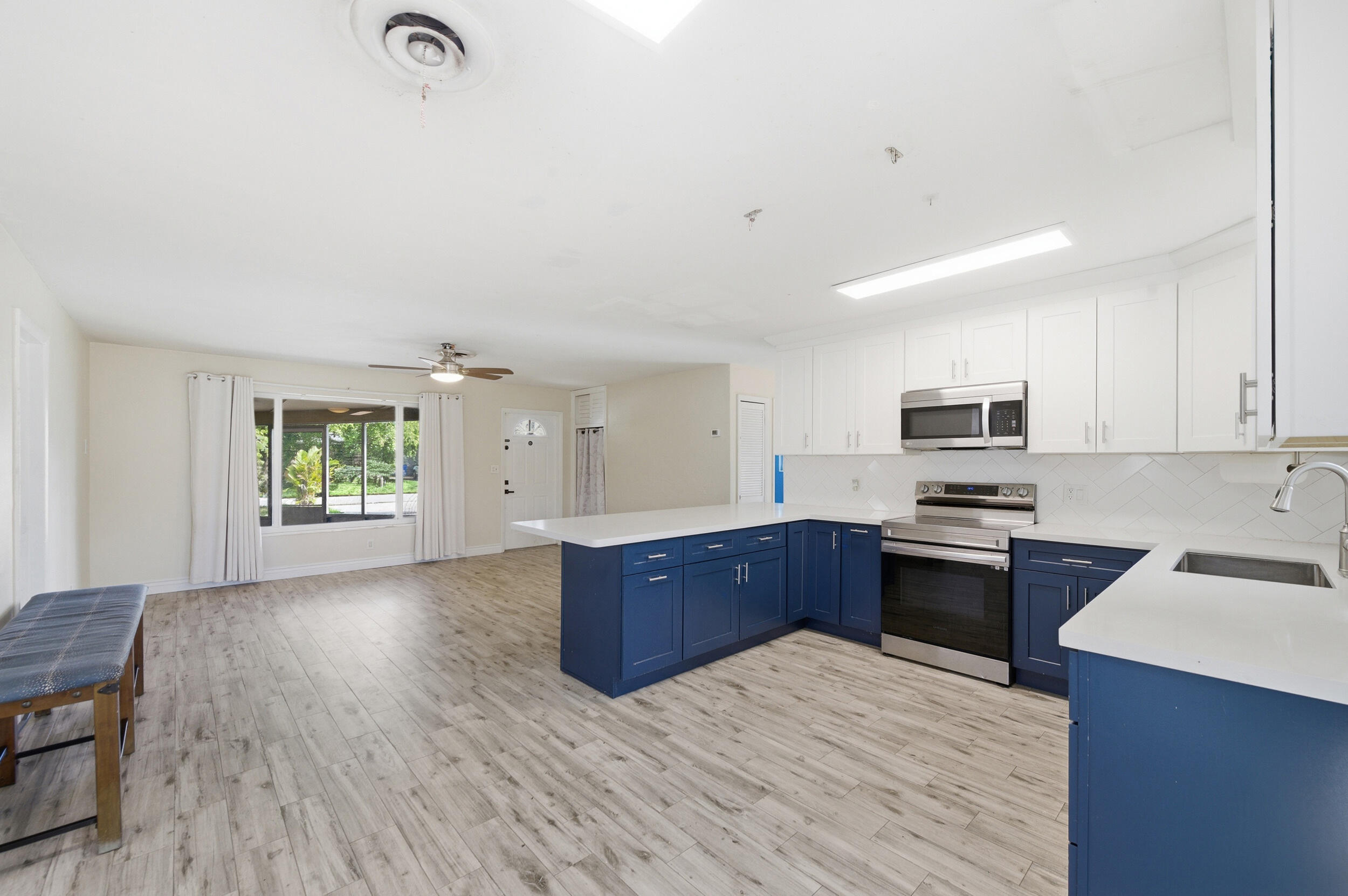6830 NW 8th Court