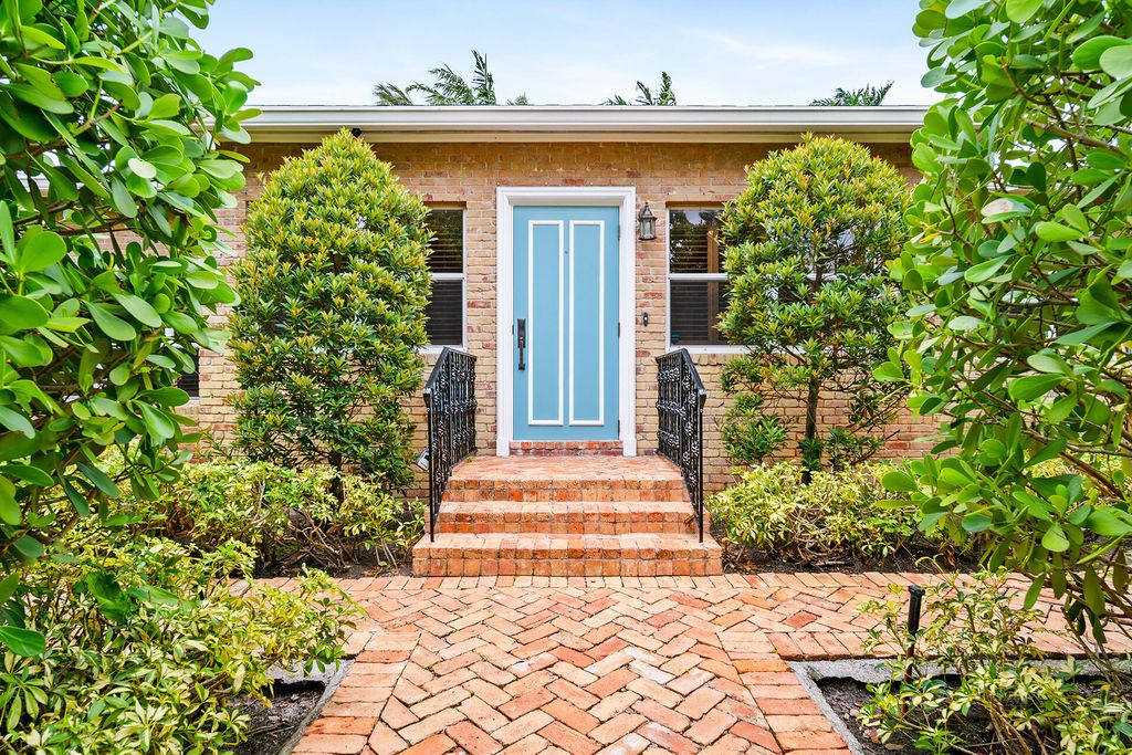 Photo of 411 26th Street, West Palm Beach, FL 33407 (MLS # R10955695)