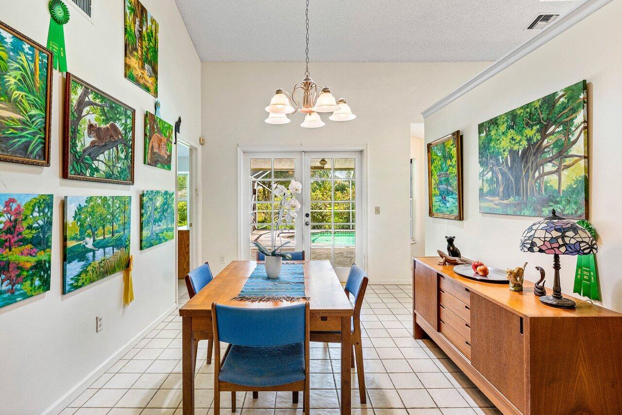 712 Lemongrass Lane