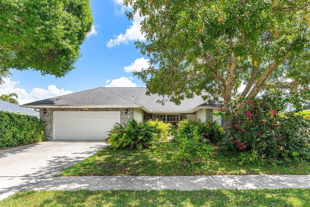 Photo of 712 Lemongrass Lane, Wellington, FL 33414 (MLS # R11088427)