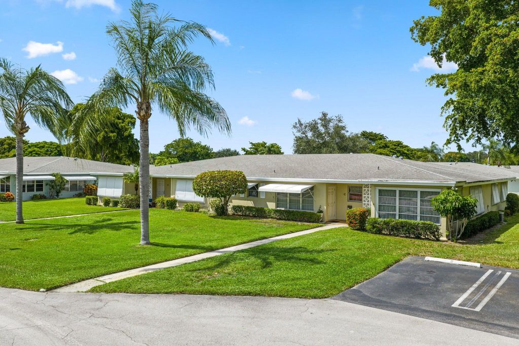 Photo of 195 High Point Terrace E #D, Delray Beach, FL 33445 (MLS # R11129577)