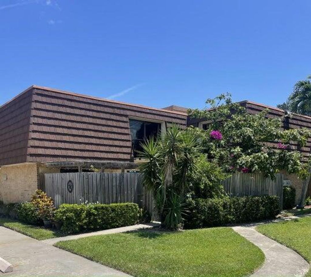 Photo of 1115 11th Lane, Palm Beach Gardens, FL 33418 (MLS # R11023627)