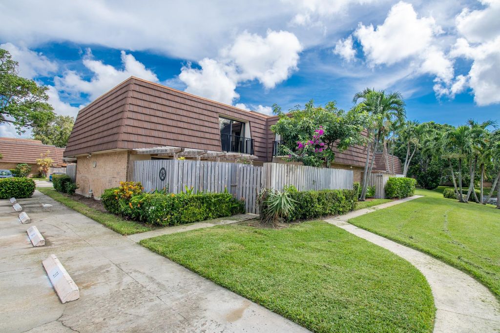 Photo of 1115 11th Lane, Palm Beach Gardens, FL 33418 (MLS # R11023627)